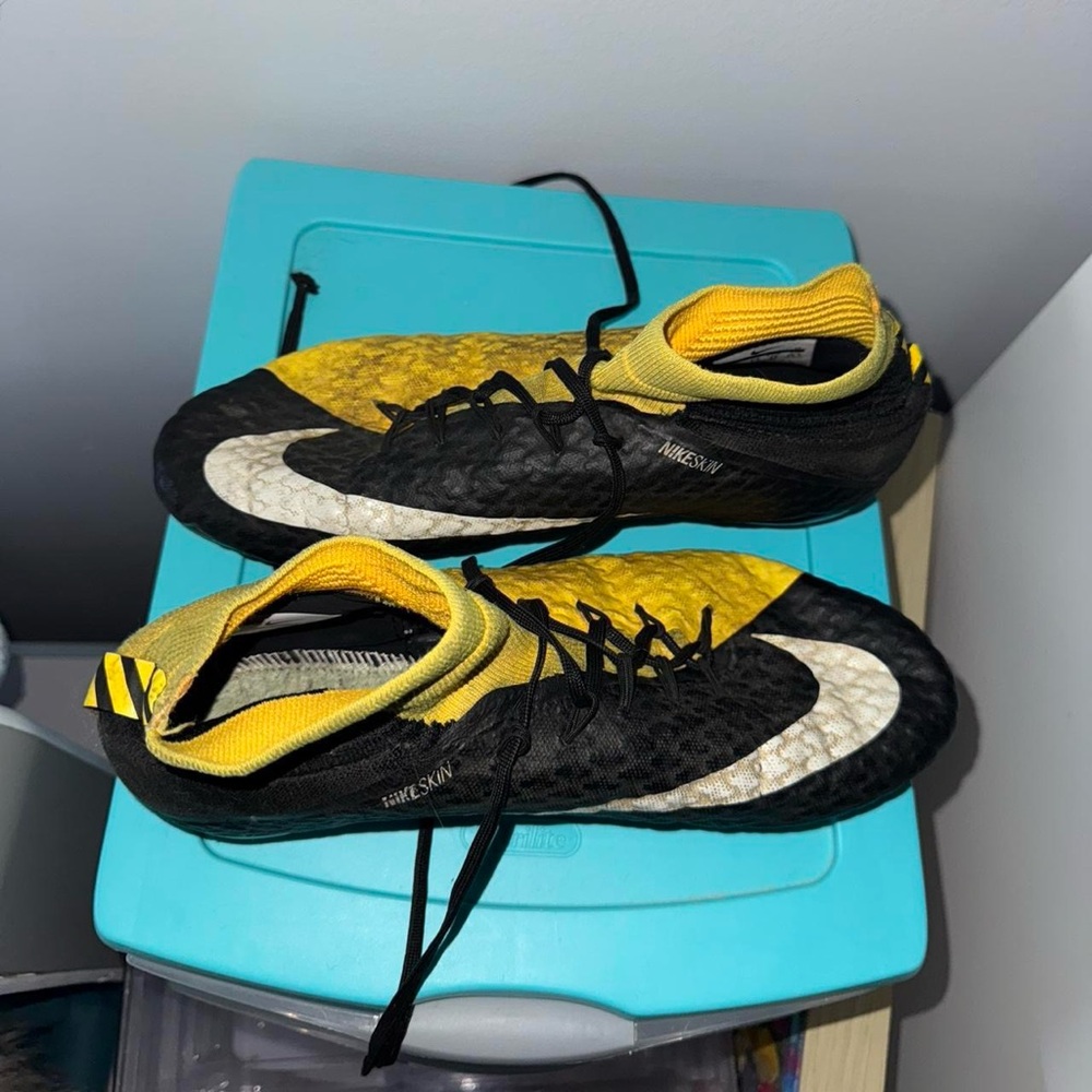Women’s  Black and Yellow Sports Shoes